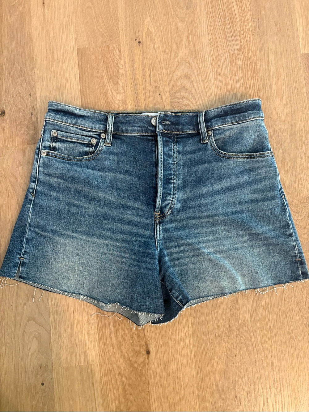 Women’s High-Rise Frayed Hem Denim Shorts - Blue
